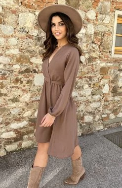 Londen Jurk Taupe -Kleding Promotie Winkel Londen Jurk Taupe 1 1 586x900 1