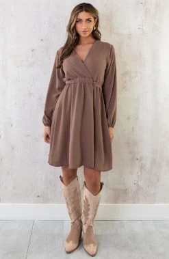 Londen Jurk Taupe -Kleding Promotie Winkel Londen Jurk Taupe 1 586x900 1