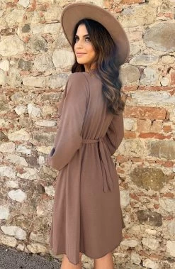 Londen Jurk Taupe -Kleding Promotie Winkel Londen Jurk Taupe 2 586x900 2