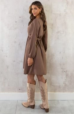 Londen Jurk Taupe -Kleding Promotie Winkel Londen Jurk Taupe 6 586x900 1