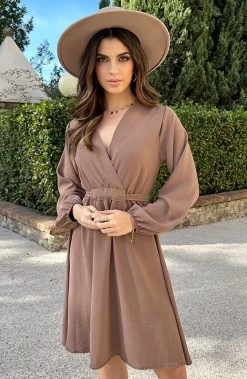 Londen Jurk Taupe -Kleding Promotie Winkel Londen Jurk Taupe 6 586x900 2