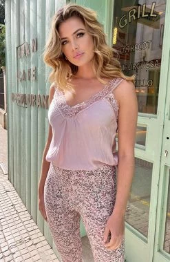 Flared Broek Bloemen Creme Roze -Kleding Promotie Winkel Luxury Kanten Top Light Pink 3 586x900 2