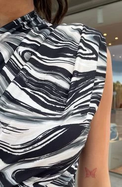 Midi Jurk Gedrapeerd Print Zwart Wit -Kleding Promotie Winkel Midi Jurk Gedrapeerd Print Zwart Wit 1 586x900 1