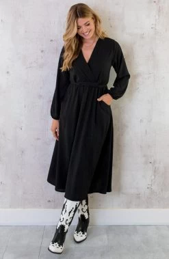 Midi Pocket Dress Zwart -Kleding Promotie Winkel Midi Pocket Dress Zwart 4 586x900 1