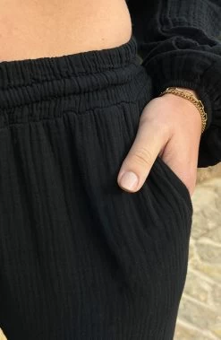 Mousseline Pants Zwart -Kleding Promotie Winkel Mousseline Pants Zwart close 1 586x900 1