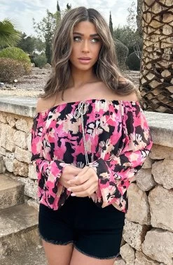 Off Shoulder Blouse Tropical Zwart Fuchsia 11 Off Shoulder Blouse Tropical Zwart Fuchsia -Kleding Promotie Winkel Off Shoulder Blouse Tropical Zwart Fuchsia 2 586x900 1