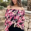 Off Shoulder Blouse Tropical Zwart Fuchsia -Kleding Promotie Winkel Off Shoulder Blouse Tropical Zwart Fuchsia 8 586x900 1