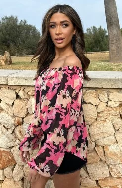 Off Shoulder Blouse Tropical Zwart Fuchsia 14 Off Shoulder Blouse Tropical Zwart Fuchsia -Kleding Promotie Winkel Off Shoulder Blouse Tropical Zwart Fuchsia 9 586x900 1