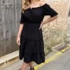 Offshoulder Laagjes Jurk Zwart -Kleding Promotie Winkel Off Shoulder Laagjes Jurk Zwart 3 586x900 1