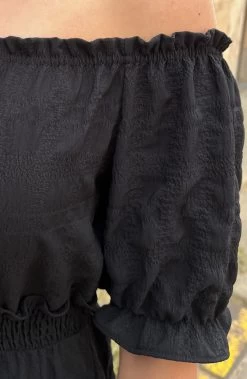 Offshoulder Laagjes Jurk Zwart -Kleding Promotie Winkel Off Shoulder Laagjes Jurk Zwart close 586x900 1