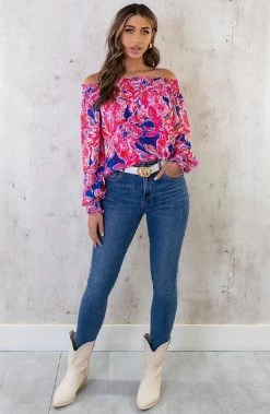 Off Shoulder Top Bloemen Roze Kobalt -Kleding Promotie Winkel Off Shoulder Top Bloemen Roze Kobalt 2 586x900 1