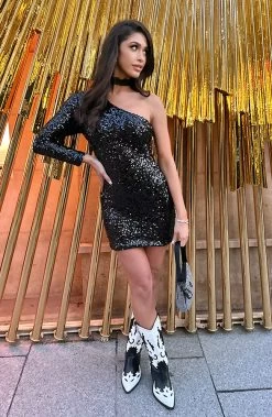 Cowboyboots Zwart Wit -Kleding Promotie Winkel One Shoulder Pailletten Jurk Zwart 1 586x900 1