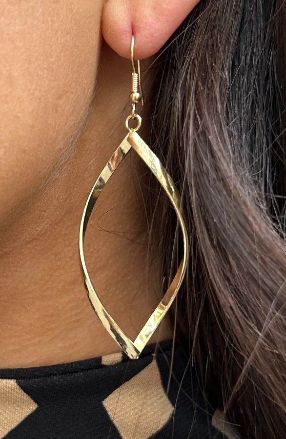 Open Twisted Oorbellen Goud 4 Open Twisted Oorbellen Goud - Afbeelding 2