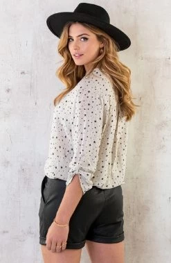 Oversized Blouse Stars Beige -Kleding Promotie Winkel Oversized Blouse Stars Beige 5 586x900 1