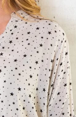 Oversized Blouse Stars Beige -Kleding Promotie Winkel Oversized Blouse Stars Beige 586x900 1