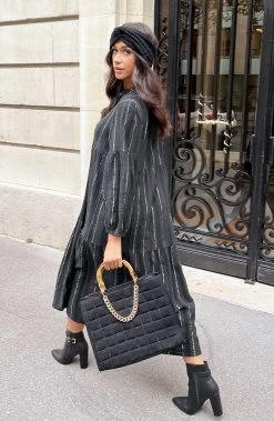 Oversized Jurk Golden Stripes Zwart -Kleding Promotie Winkel Oversized Jurk Golden Stripes Zwart 1 586x900 1