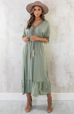 Musthave Deal Oversized Jurk Gouden Detail Maxi -Kleding Promotie Winkel Oversized Jurk Gouden Detail Maxi Army 2 1 586x900 1