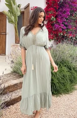 Oversized Jurk Gouden Detail Maxi Army -Kleding Promotie Winkel Oversized Jurk Gouden Detail Maxi Army 3 586x900 1