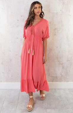 Oversized Jurk Gouden Detail Maxi Koraal 10 Oversized Jurk Gouden Detail Maxi Koraal -Kleding Promotie Winkel Oversized Jurk Gouden Detail Maxi Koraal 1 586x900 1