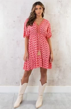 Oversized Jurk Gouden Detail Print Koraal -Kleding Promotie Winkel Oversized Jurk Gouden Detail Print Koraal 1 586x900 2