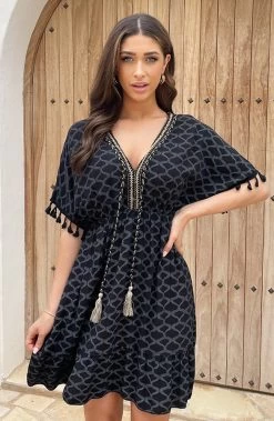 Oversized Jurk Gouden Detail Print Zwart -Kleding Promotie Winkel Oversized Jurk Gouden Detail Print Zwart 2 586x900 1