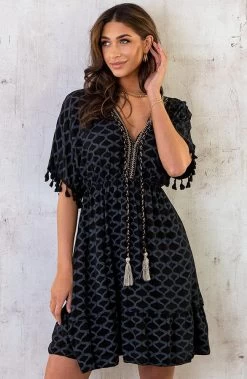 Oversized Jurk Gouden Detail Print Zwart -Kleding Promotie Winkel Oversized Jurk Gouden Detail Print Zwart 3 586x900 1