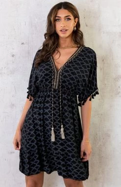 Oversized Jurk Gouden Detail Print Zwart -Kleding Promotie Winkel Oversized Jurk Gouden Detail Print Zwart 4 586x900 1