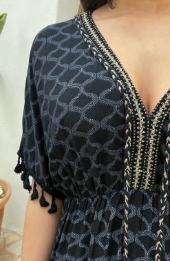 Oversized Jurk Gouden Detail Print Zwart -Kleding Promotie Winkel Oversized Jurk Gouden Detail Print Zwart 6 586x900 1