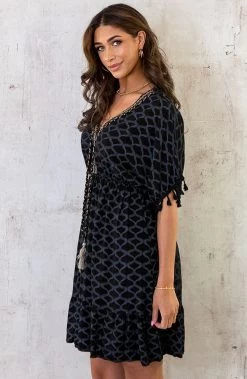 Oversized Jurk Gouden Detail Print Zwart -Kleding Promotie Winkel Oversized Jurk Gouden Detail Print Zwart 7 586x900 2