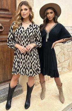 Oversized Jurk Gouden Detail Zwart 12 Oversized Jurk Gouden Detail Zwart -Kleding Promotie Winkel Oversized Jurk Gouden Detail Zwart 6 586x900 1