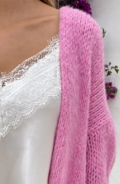 Silk Lace Spaghetti Top Ecru -Kleding Promotie Winkel Oversized Knitted Vest Candy Pink 1 586x900 1