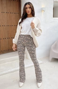 La Vie Est Belle Embroidery T-shirt Ecru 22 La Vie Est Belle Embroidery T-shirt Ecru -Kleding Promotie Winkel Oversized Knitted Vest Ecru 5 586x900 1