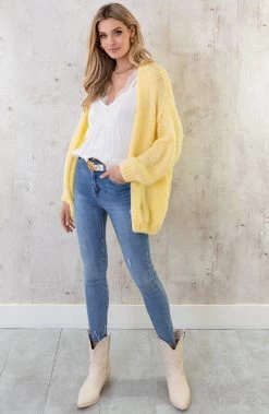 Oversized Knitted Vest Soft Yellow 15 Oversized Knitted Vest Soft Yellow -Kleding Promotie Winkel Oversized Knitted Vest Soft Yellow 2 586x900 1