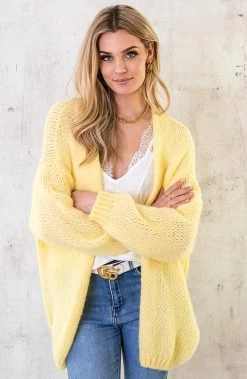 Oversized Knitted Vest Soft Yellow 11 Oversized Knitted Vest Soft Yellow -Kleding Promotie Winkel Oversized Knitted Vest Soft Yellow 3 586x900 1