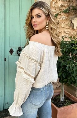 Oversized Off Shoulder Boho Blouse Beige -Kleding Promotie Winkel Oversized Off Shoulder Boho Blouse Beige 9 586x900 1