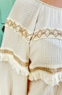 Oversized Off Shoulder Boho Blouse Beige -Kleding Promotie Winkel Oversized Off Shoulder Boho Blouse Beige1 1 586x900 1