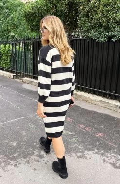 Oversized Strepen Jurk Zwart -Kleding Promotie Winkel Oversized Strepen Jurk Zwart 2 586x900 1