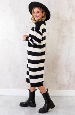 Oversized Strepen Jurk Zwart -Kleding Promotie Winkel Oversized Strepen Jurk Zwart 2 586x900 2