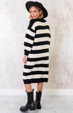 Oversized Strepen Jurk Zwart -Kleding Promotie Winkel Oversized Strepen Jurk Zwart 3 586x900 1