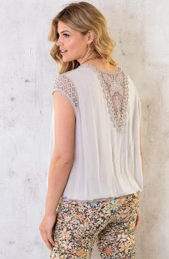 Oversized Top Met Kant Beige