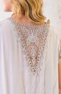 Oversized Top Met Kant Beige 12 Oversized Top Met Kant Beige -Kleding Promotie Winkel Oversized Top Met Kant Beige 6 586x900 1