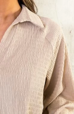 Oversized Venice Blouse Beige 23 Oversized Venice Blouse Beige -Kleding Promotie Winkel Oversized Venice Blouse Beige 1 586x900 2