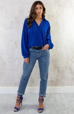 Mom Fit Jeans Light Blue -Kleding Promotie Winkel Oversized Venice Blouse Royal Blue 3 586x900 2