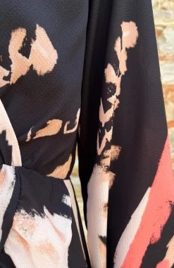 Overslag Print Jurk Zwart Beige -Kleding Promotie Winkel Overslag Print Jurk Zwart Beige close 586x900 1