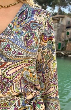 Paisley Fashion Co-ord -Kleding Promotie Winkel Paisley Knopen Blouse close 586x900 1