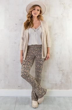 Flared Broek Bloemen Dark Beige -Kleding Promotie Winkel Patroon Vest Beige 2 586x900 1