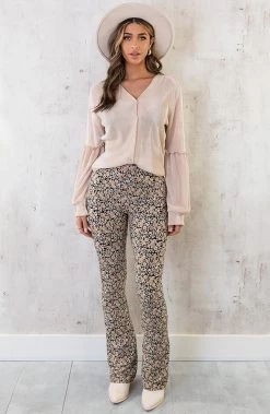 Plisse Blouse Met Ruches Mouw Beige -Kleding Promotie Winkel Plisse Blouse Met Ruches Mouw Beige 1 586x900 2