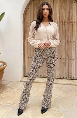 Plisse Blouse Met Ruches Mouw Beige -Kleding Promotie Winkel Plisse Blouse Met Ruches Mouw Beige 2 586x900 1