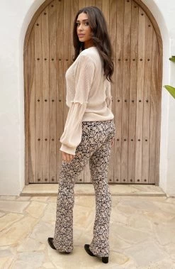 Plisse Blouse Met Ruches Mouw Beige -Kleding Promotie Winkel Plisse Blouse Met Ruches Mouw Beige 4 586x900 1