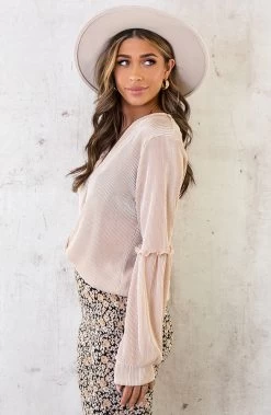 Plisse Blouse Met Ruches Mouw Beige -Kleding Promotie Winkel Plisse Blouse Met Ruches Mouw Beige 7 586x900 1